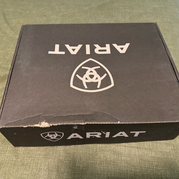 Men’s Ariat Boots size 7.5 almost brand new worn only once - Picture 8 of 8